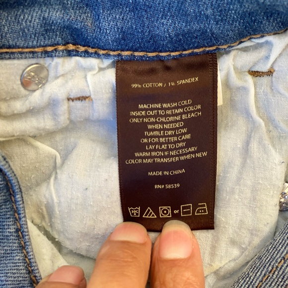 Kut from the kloth fray shorts size 2 - Picture 7 of 9